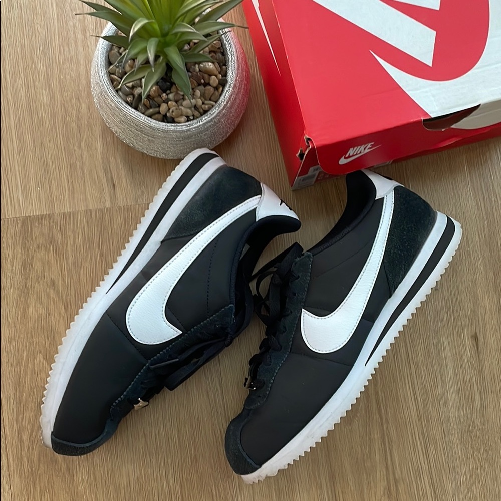 Nike. Cortez